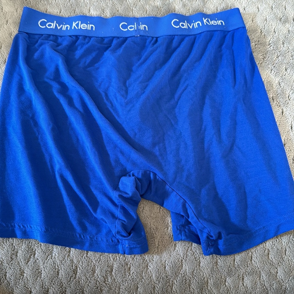 Calvin Klein - Picture 2 of 2